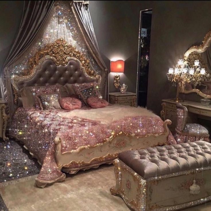 Premium Baroque Antique Gold Master Bed Set – Crown Carved Headboard with Off-White Tufted Cushioning & Classic Sleigh Layout
