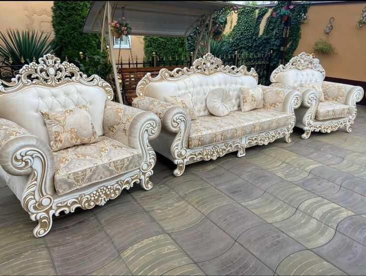 Premium Gold Leaf Victorian Crown Sofa Set | Luxury Tufted Leatherette Wedding Furniture